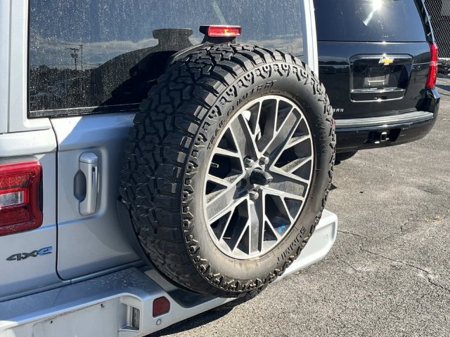 Used 2023 Jeep Wrangler Unlimited Sahara AWD/4WD image 11
