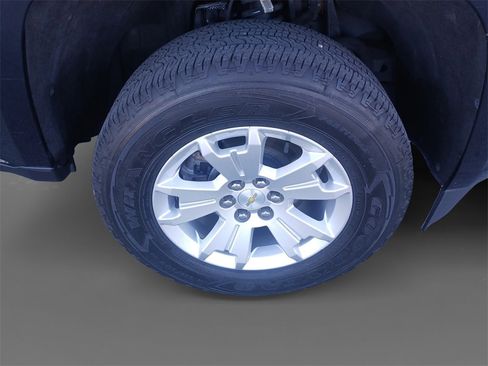 Used 2022 Chevrolet Colorado LT w/ Luxury Package image 16