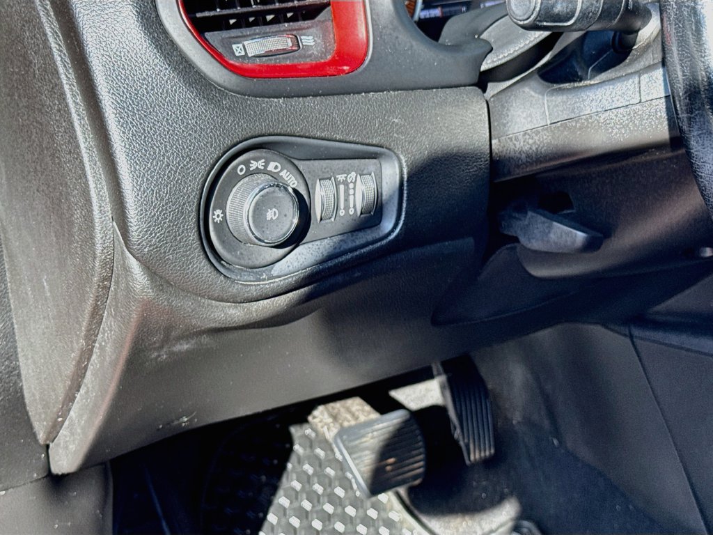 Used 2019 Jeep Renegade Trailhawk w/ Cold Weather Group II AWD/4WD image 10