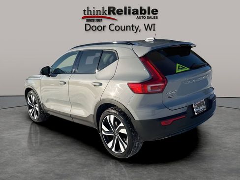 Used 2024 Volvo XC40 B5 Ultimate w/ Protection Package Premier image 3