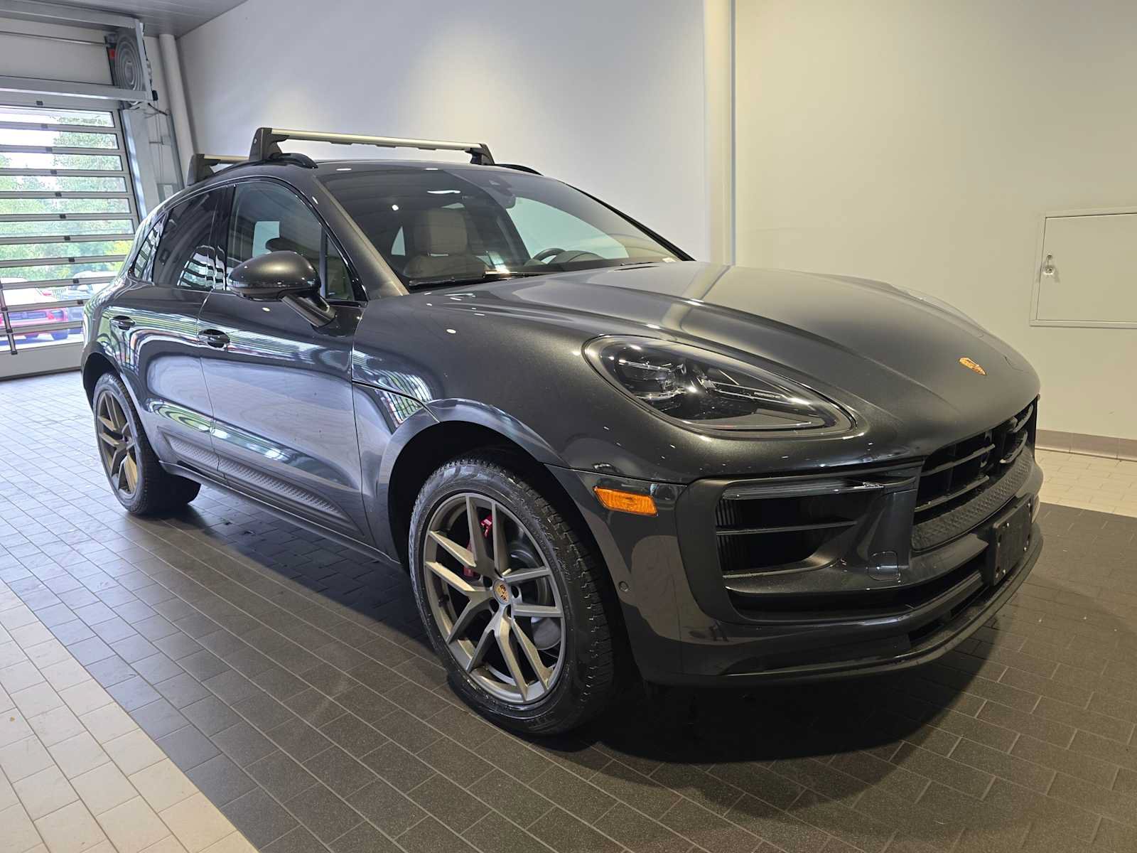 Used 2023 Porsche Macan S AWD/4WD image 9