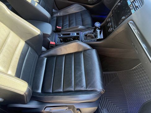 Used 2016 Volkswagen Golf R 4-Door image 25