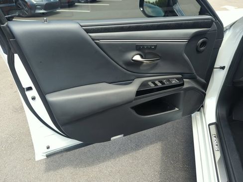 Used 2025 Lexus ES 350 w/ Premium Package FWD image 18