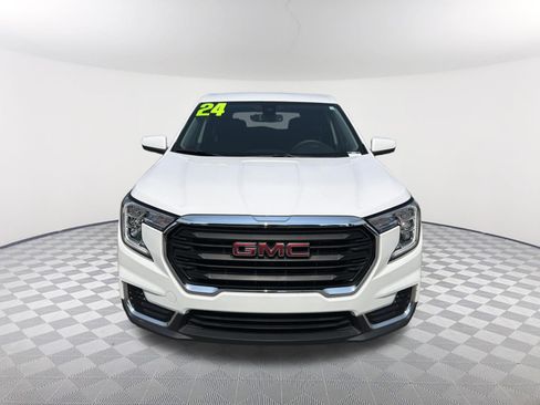 Used 2024 GMC Terrain SLE FWD image 2