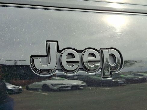 Used 2024 Jeep Grand Cherokee L Laredo image 32