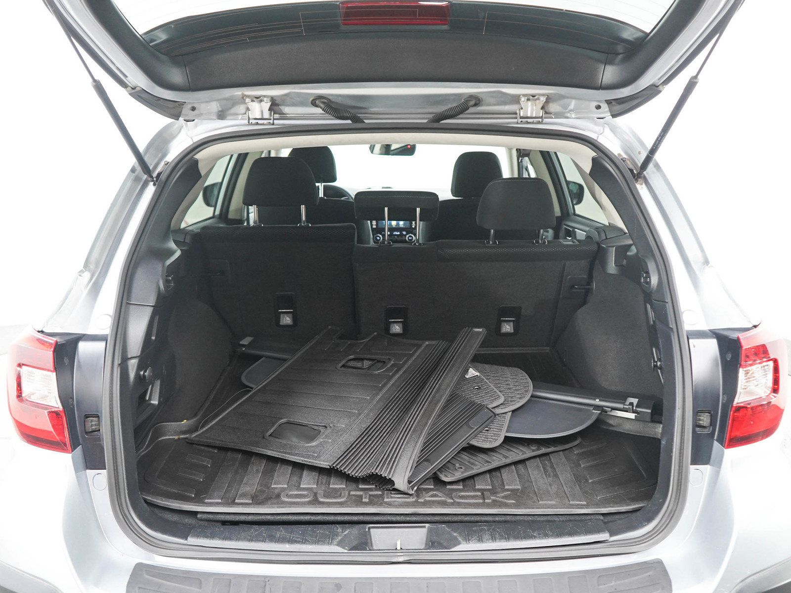 Used 2018 Subaru Outback 2.5i Premium AWD/4WD image 16