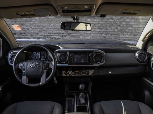 Used 2017 Toyota Tacoma SR5 image 25