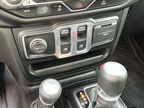 Certified 2021 Jeep Wrangler Sport AWD/4WD image 18