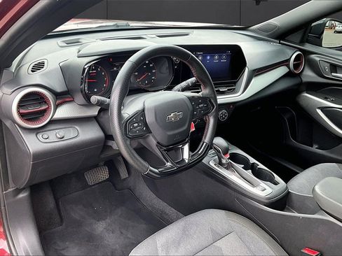 Used 2024 Chevrolet Trax RS w/ Sunroof Package image 9