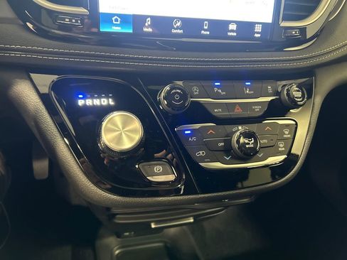 New 2026 Chrysler Pacifica Select image 24