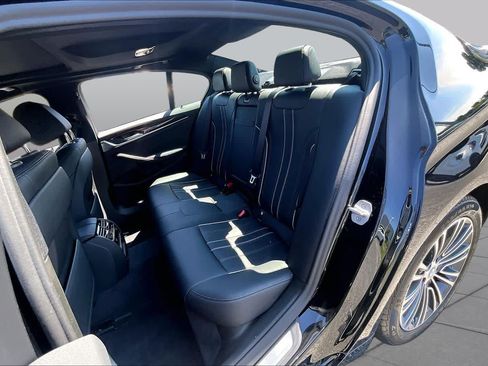 Used 2019 BMW 530i xDrive w/ Convenience Package AWD/4WD image 19