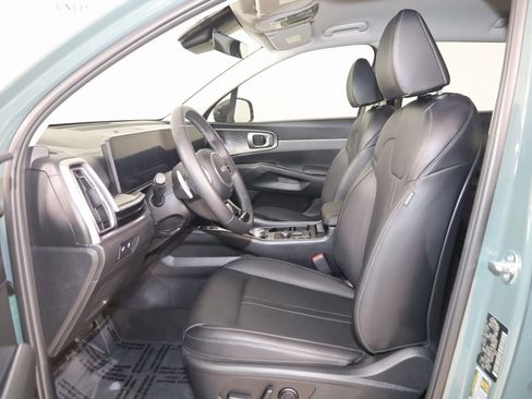 Used 2025 Kia Sorento EX image 11