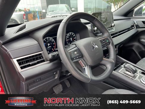 Used 2023 Mitsubishi Outlander SE Black Edition AWD/4WD image 6