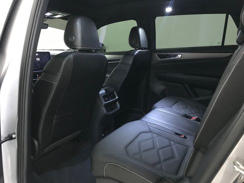 Used 2024 Volkswagen Atlas Cross Sport SE w/ Panoramic Sunroof Package AWD/4WD image 11