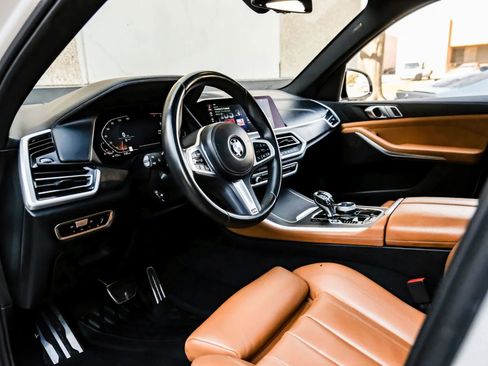 Used 2022 BMW X5 sDrive40i w/ M Sport Package RWD image 2