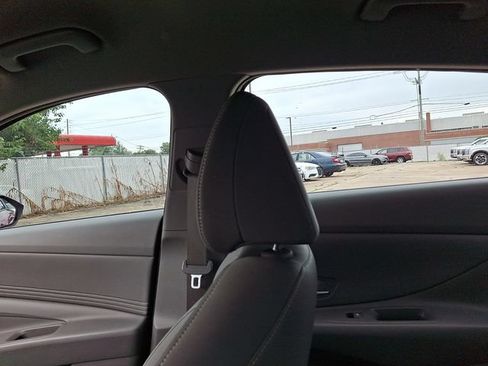 Used 2023 Hyundai Elantra SEL w/ Convenience Package FWD image 17