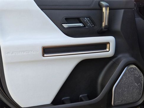 Used 2025 GMC Hummer EV 3X w/ LPO, Dark Essentials Package AWD/4WD image 23