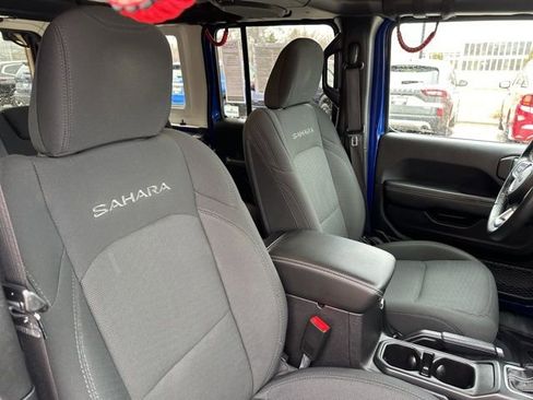 Used 2019 Jeep Wrangler Unlimited Sahara AWD/4WD image 13