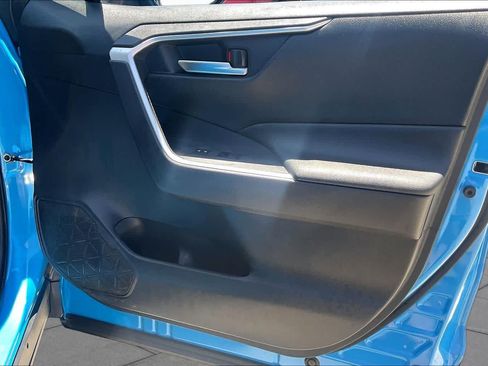 Used 2020 Toyota RAV4 XLE w/ Convenience Package FWD image 23