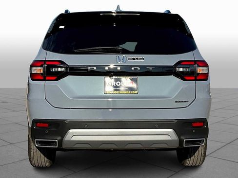 New 2025 Honda Pilot Touring image 4