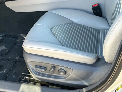 Used 2018 Toyota Camry SE w/ Audio Package FWD image 19