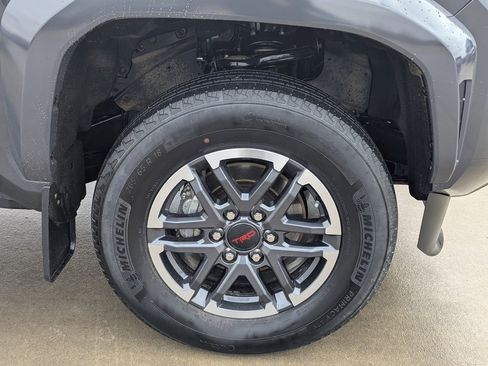 Used 2024 Toyota Tacoma TRD Sport w/ TRD Sport Upgrade Package image 18