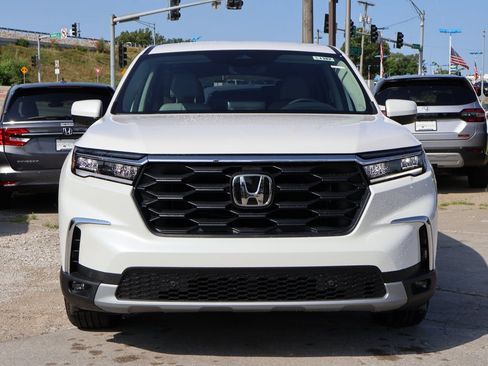 New 2025 Honda Pilot EX-L image 2