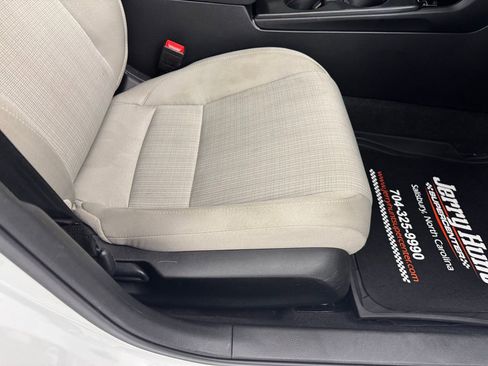 Used 2024 Honda Civic EX image 32