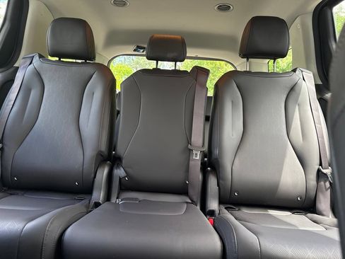 Used 2024 Kia Carnival LX FWD image 25