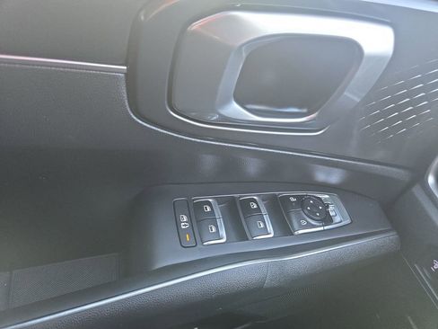 Used 2024 Kia Sorento S image 25