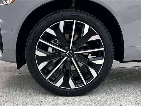 New 2026 Volvo XC60 B5 Ultra w/ Protection Package Premier image 39