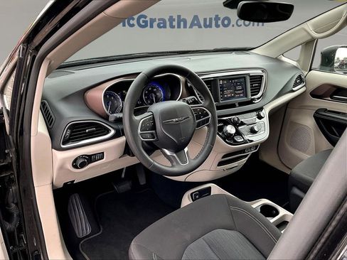 Used 2023 Chrysler Voyager LX FWD image 15