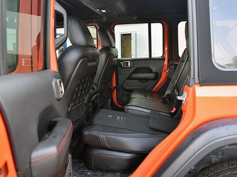 Used 2018 Jeep Wrangler Unlimited Rubicon w/ Dual Top Group image 25