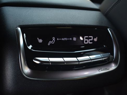 Used 2020 Cadillac XT6 Premium Luxury AWD/4WD image 23