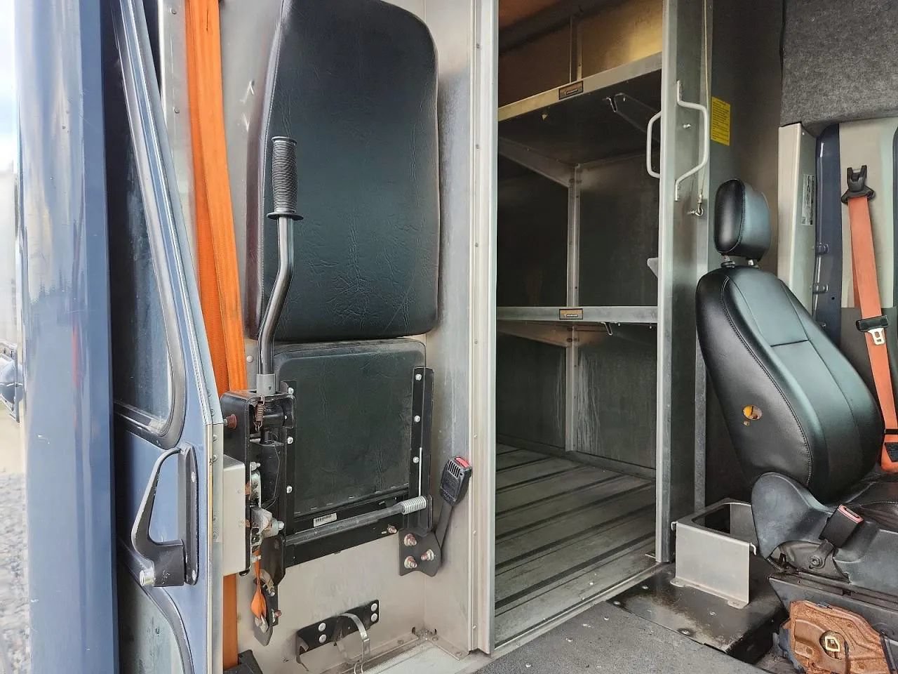 Used 2021 Ford Transit 350 178 DRW RWD image 8