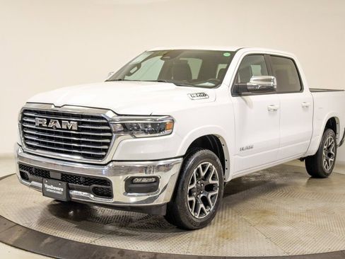 Used 2025 RAM 1500 Laramie AWD/4WD image 5