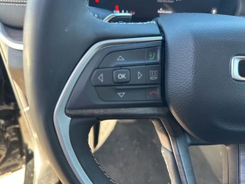 Used 2024 Jeep Grand Cherokee Limited AWD/4WD image 19