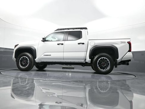 Certified 2024 Toyota Tacoma TRD Off-Road w/ TRD Off Road Premium Package AWD/4WD image 31