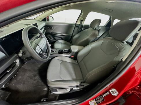 Used 2025 Kia K4 LXS image 13