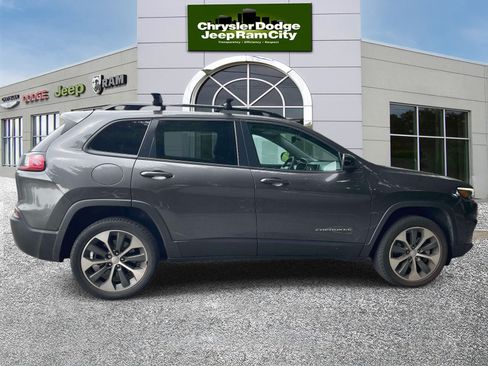 Used 2022 Jeep Cherokee Limited w/ Elite Package AWD/4WD image 5