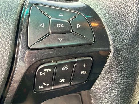 Used 2017 Ford Explorer XLT w/ Equipment Group 202A AWD/4WD image 28
