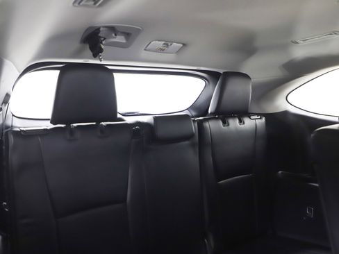 Used 2022 Toyota Highlander XLE image 13