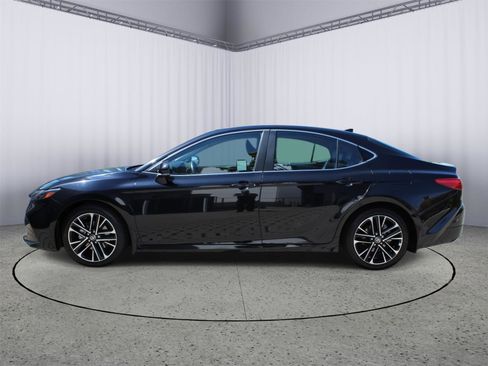 Used 2025 Toyota Camry XLE FWD image 5