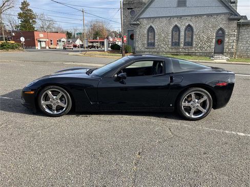 Used 2006 Chevrolet Corvette Coupe w/ Preferred Equipment Group image 2