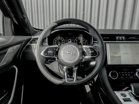 New 2026 Jaguar F-PACE R-Dynamic S image 17