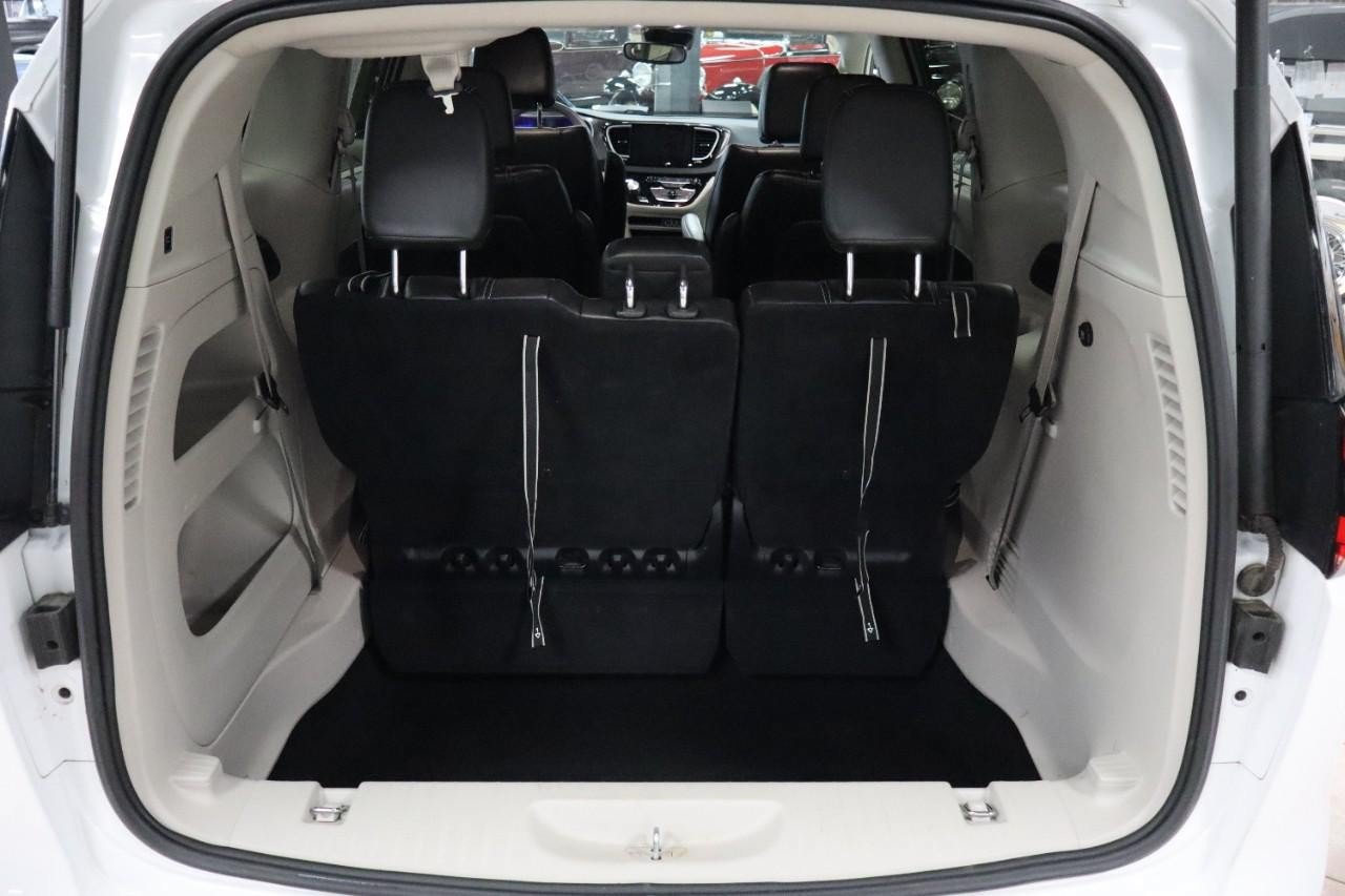 Used 2023 Chrysler Pacifica Touring-L FWD image 20