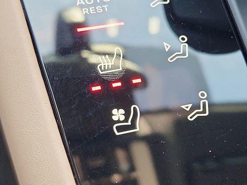 Certified 2024 Porsche Macan GTS image 21