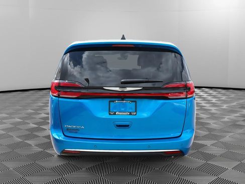 New 2026 Chrysler Pacifica Select FWD image 6