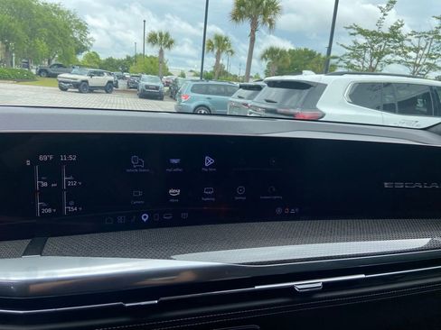 Used 2025 Cadillac Escalade V AWD/4WD image 23