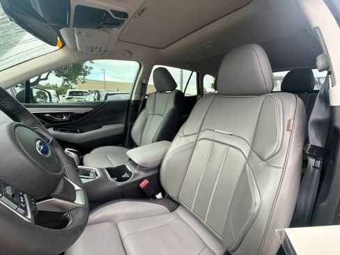 Used 2025 Subaru Outback Limited AWD/4WD image 4